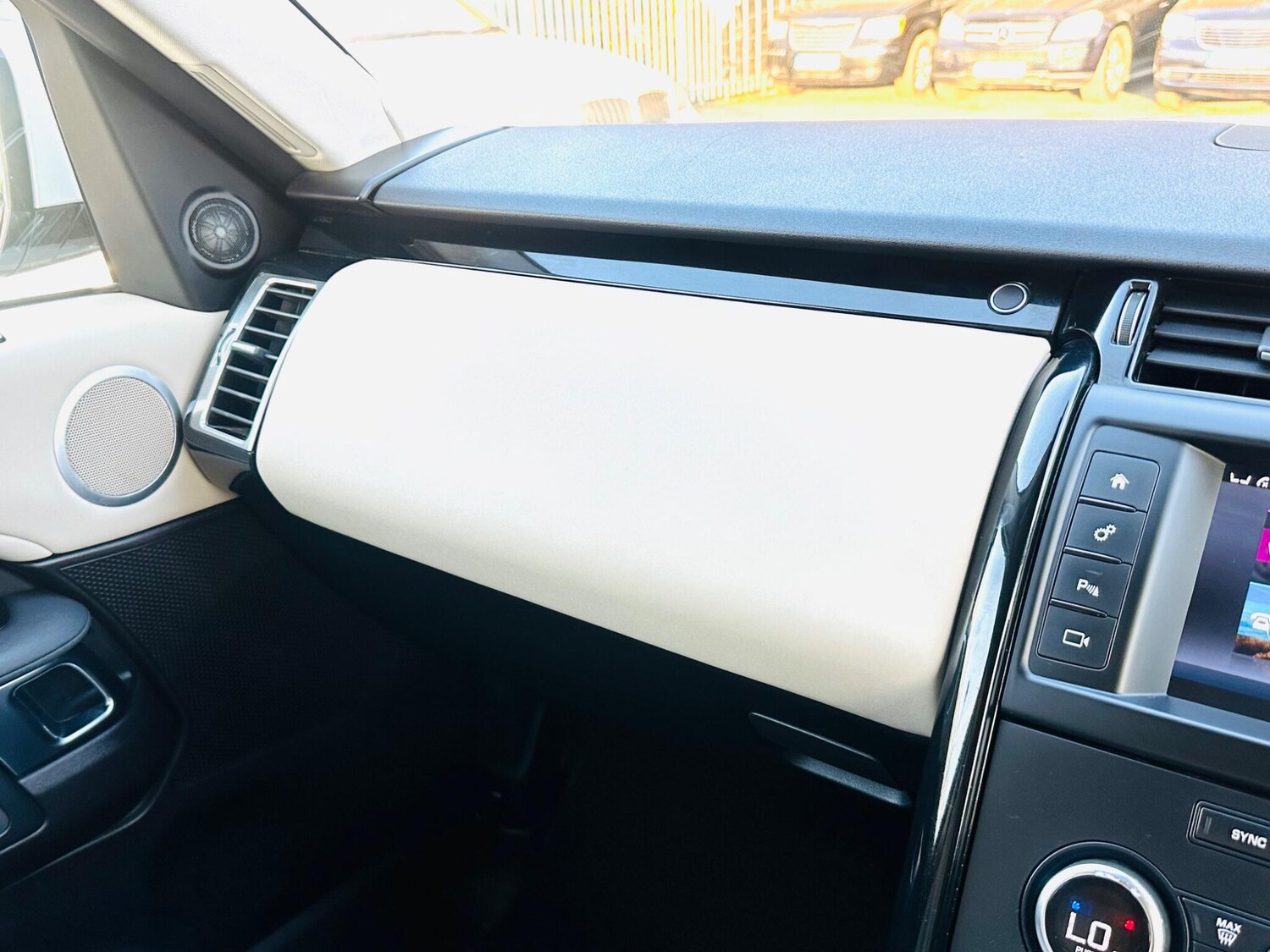 Used Land Rover Discovery 2017 for sale - 75866687: Photo 62