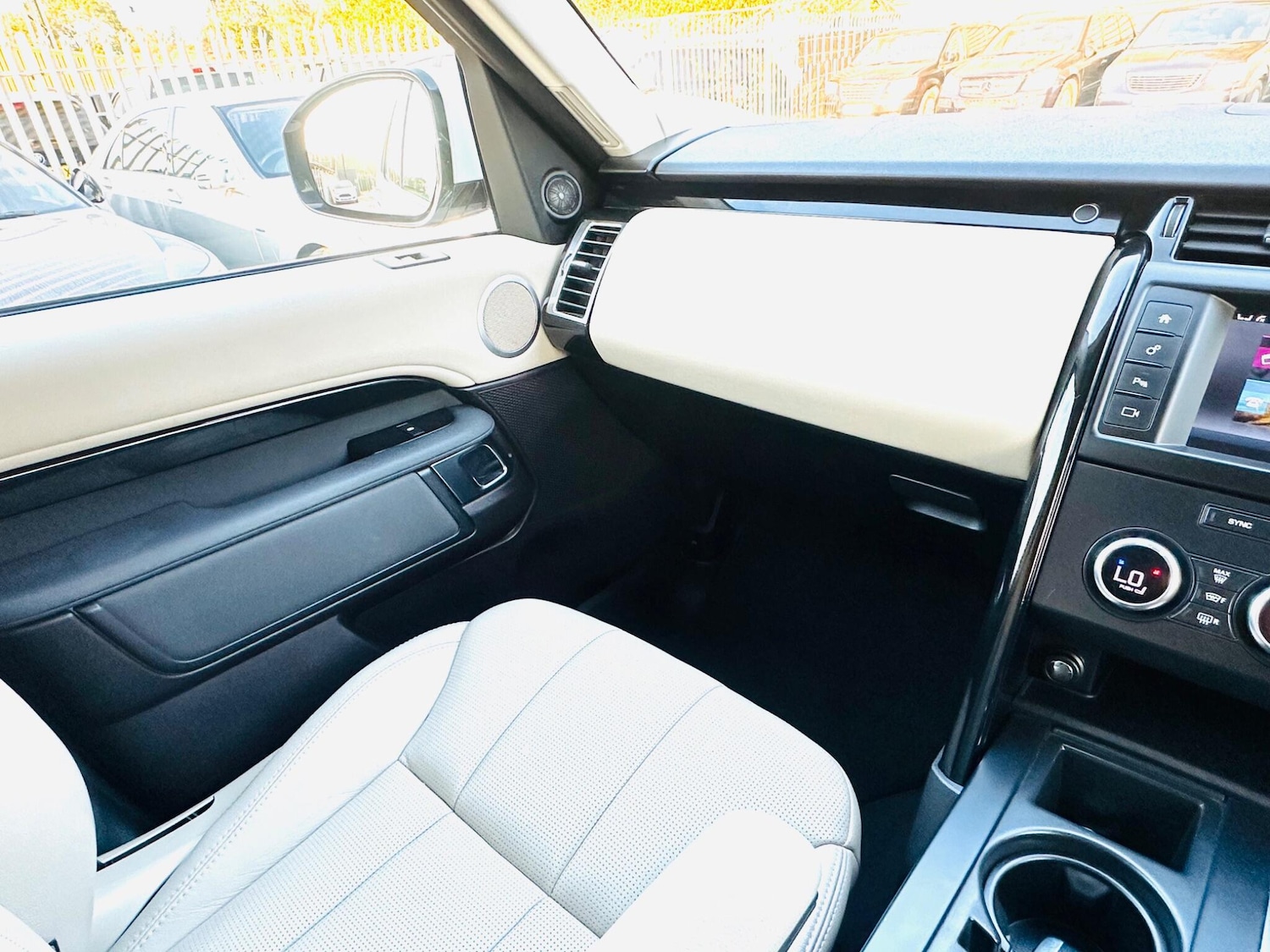 Used Land Rover Discovery 2017 for sale - 75866687: Photo 66