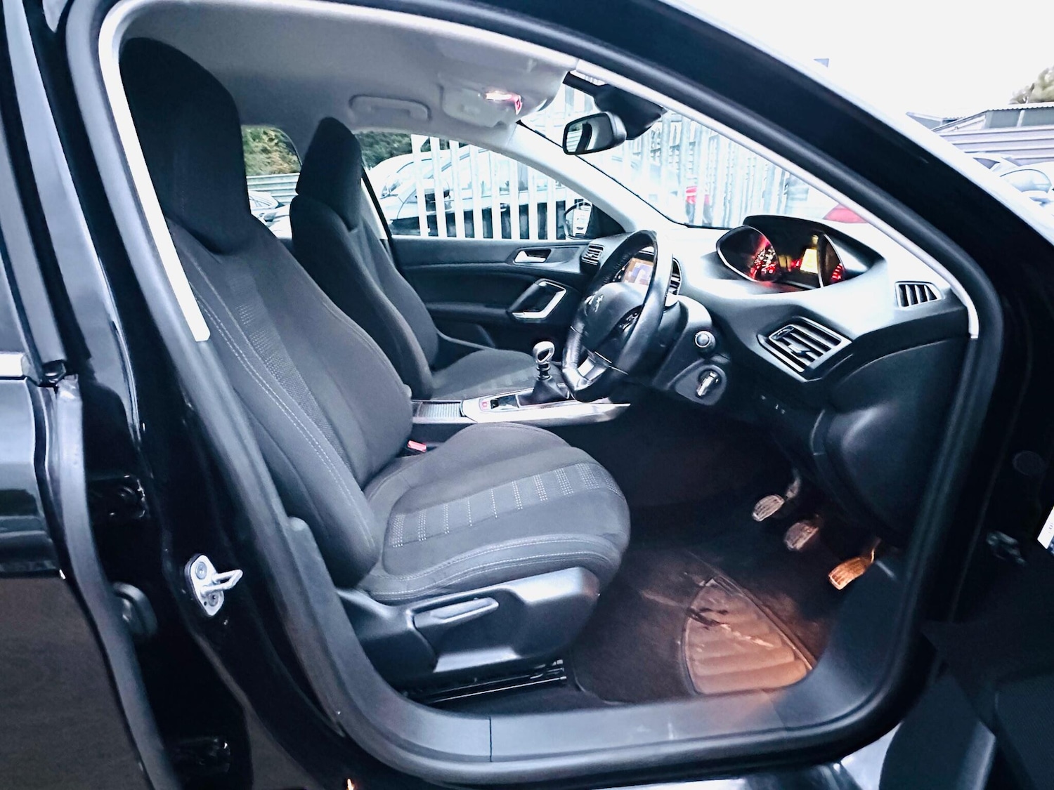 Used Peugeot 308 2016 for sale - 76175511: Photo 2