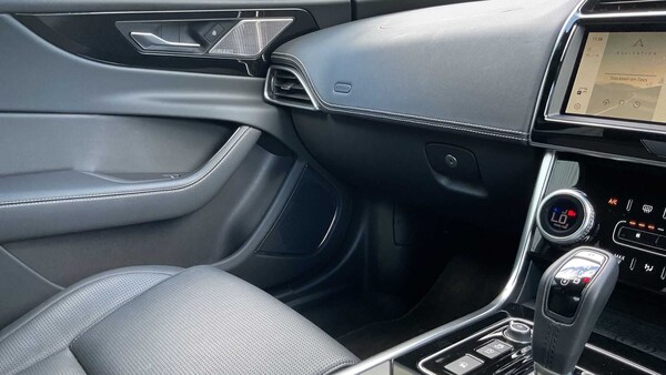 Used Jaguar XE 2023 for sale - 75580963: Photo 26