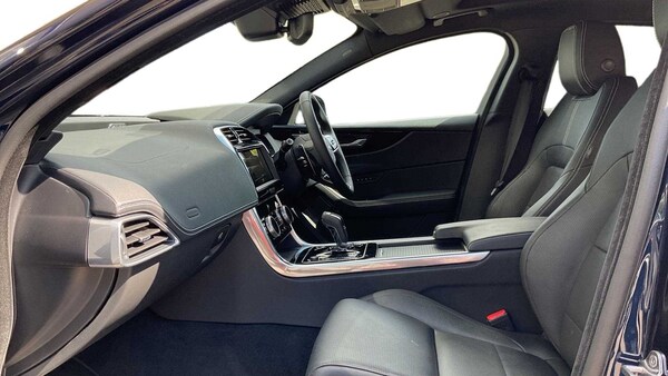 Used Jaguar XE 2023 for sale - 75580963: Photo 3