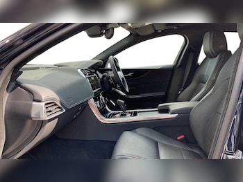 Used Jaguar XE 2023 for sale - 75580963: Photo