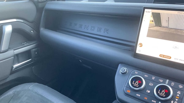 Used Land Rover Defender 2023 for sale - 75581054: Photo 32