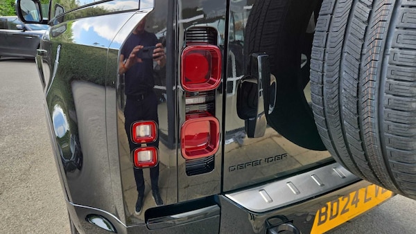 Used Land Rover Defender 90 2024 for sale - 75217630: Photo 19