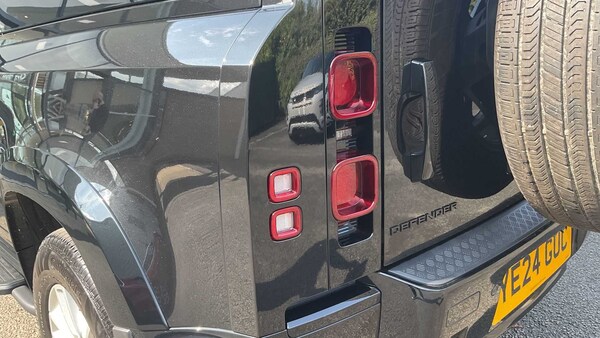 Used Land Rover Defender 90 2024 for sale - 75218572: Photo 19