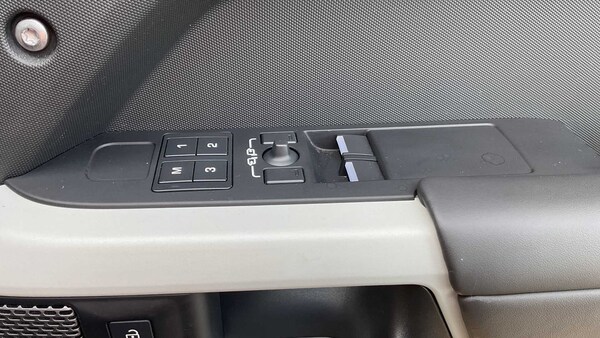 Used Land Rover Defender 90 2024 for sale - 75218572: Photo 25