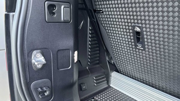 Used Land Rover Defender 2023 for sale - 75555368: Photo 27