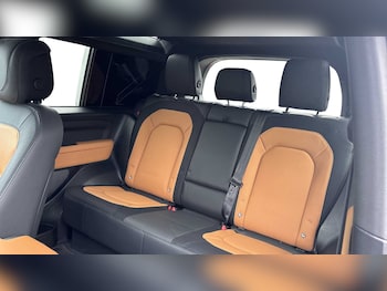 Used Land Rover Defender 2023 for sale - 75555368: Photo