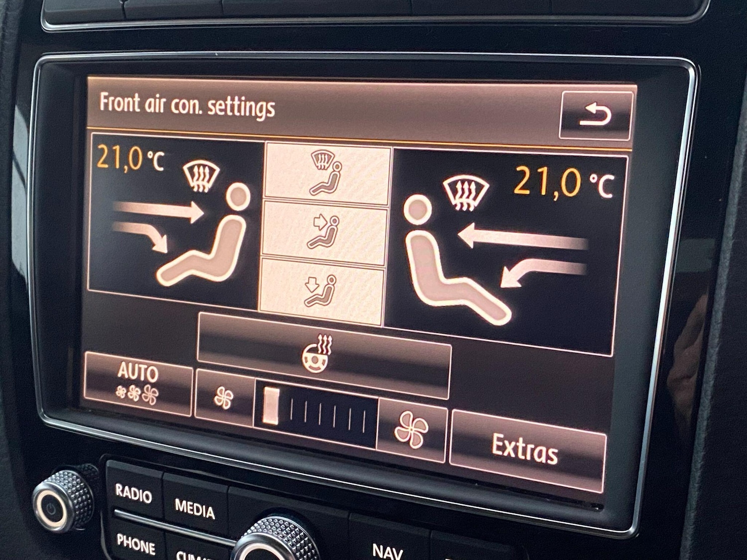 Used Volkswagen Touareg 2016 for sale - 77612285: Photo 32