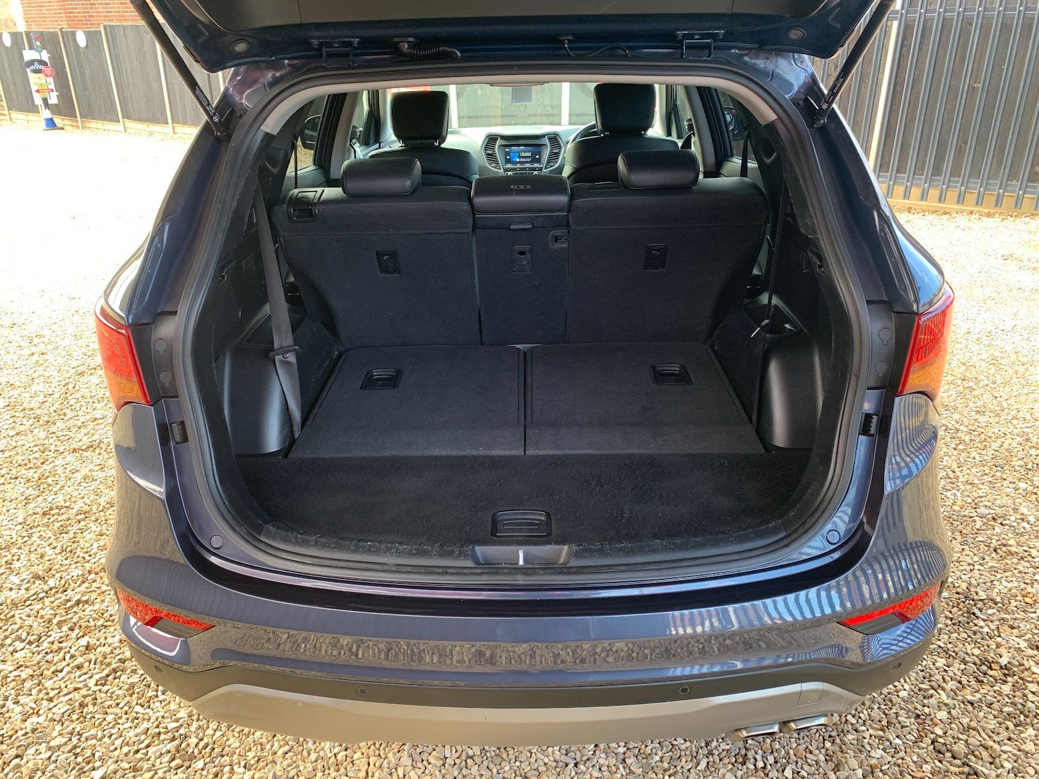 Used Hyundai Santa Fe 2017 for sale - 76433075: Photo 17