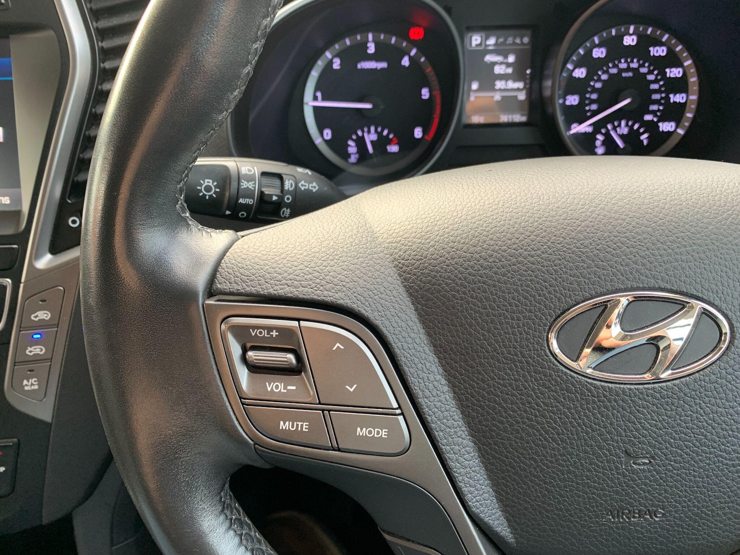 Used Hyundai Santa Fe 2017 for sale - 76433075: Photo 18