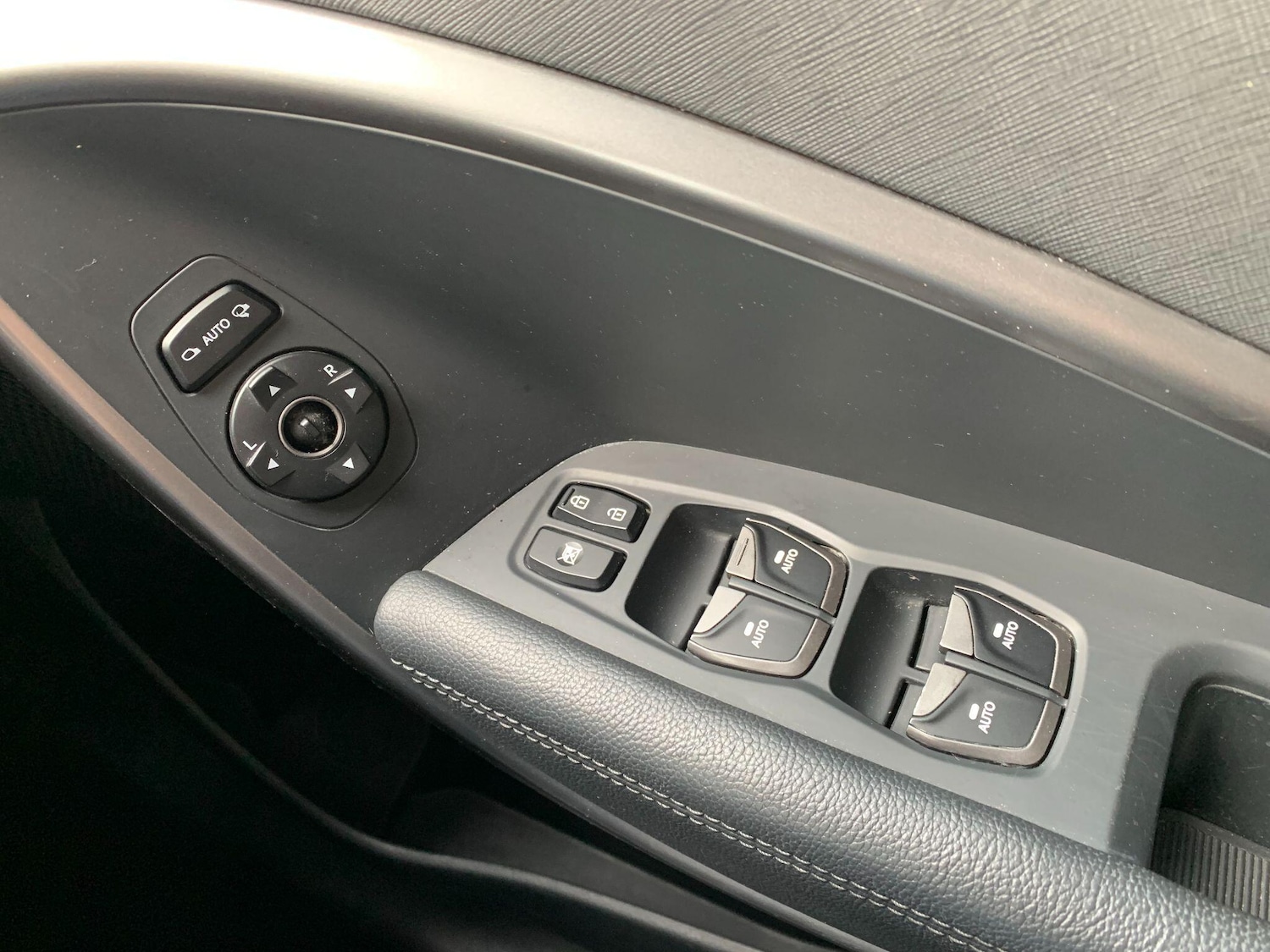 Used Hyundai Santa Fe 2017 for sale - 76433075: Photo 24