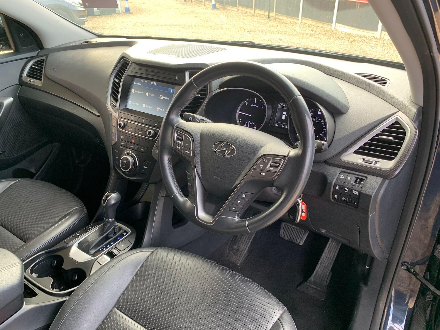 Used Hyundai Santa Fe 2017 for sale - 76433075: Photo 31