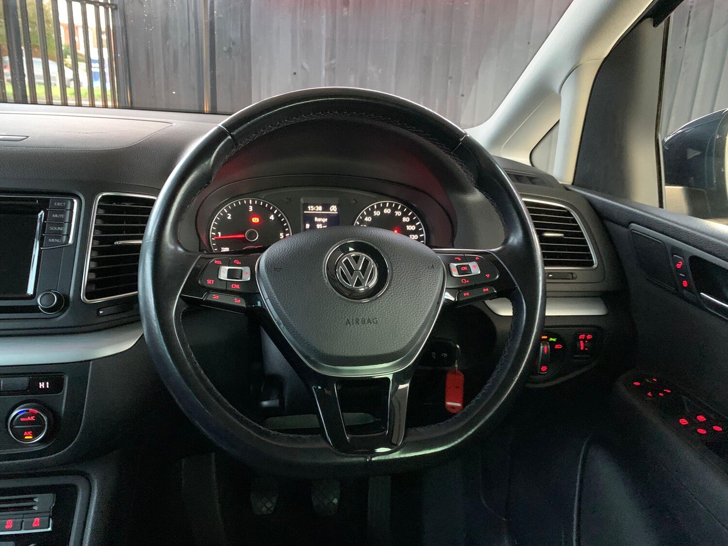 Used Volkswagen Sharan 2016 for sale - 76522248: Photo 28
