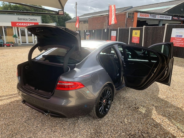 Used Jaguar XE 2017 for sale - 75626755: Photo 15