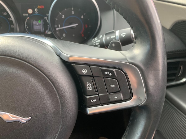 Used Jaguar XE 2017 for sale - 75626755: Photo 25