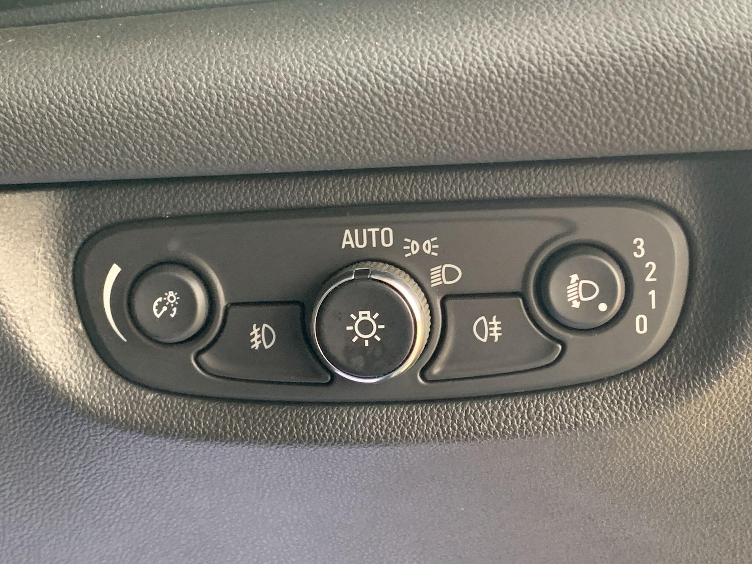 Used Vauxhall Insignia 2019 for sale - 76238901: Photo 25