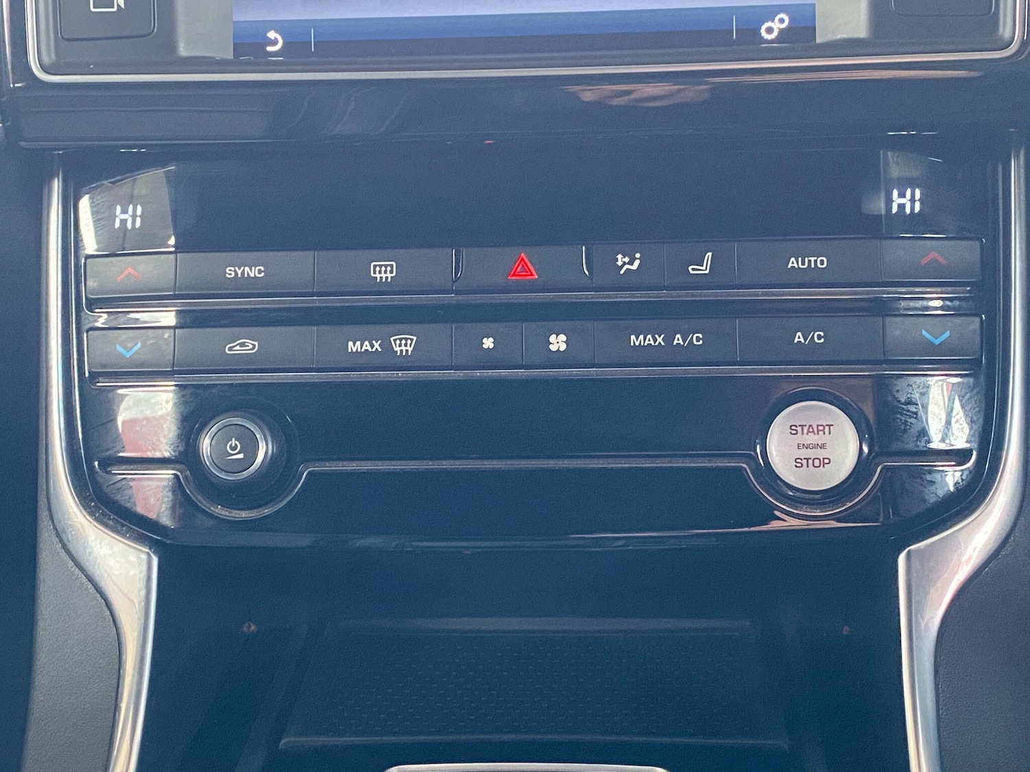 Used Jaguar XE 2016 for sale - 76824108: Photo 33