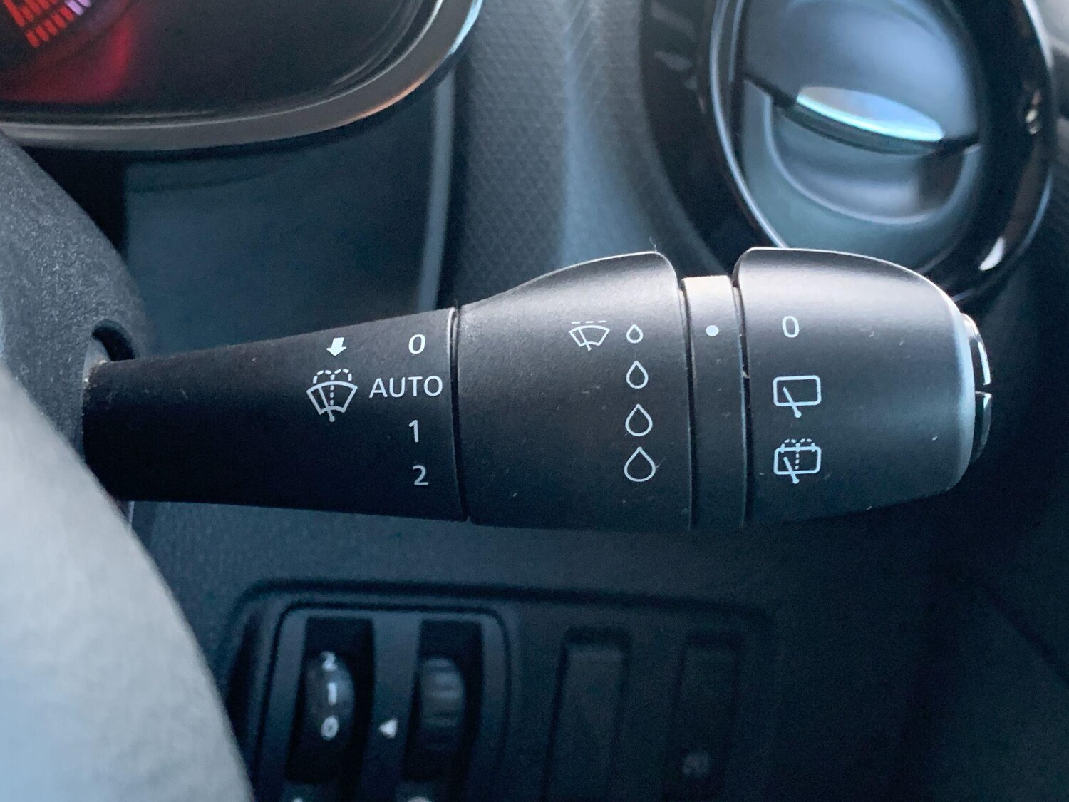 Used Renault Clio 2017 for sale - 75340077: Photo 40