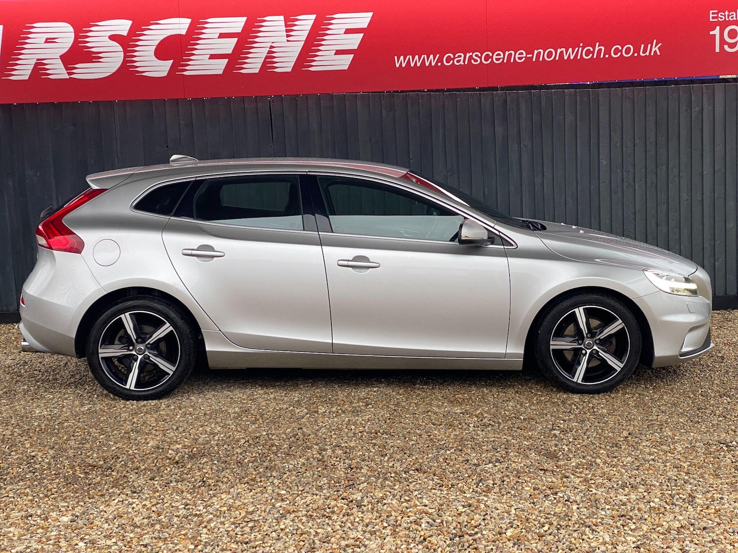 Used Volvo V40 2016 for sale - 77203775: Photo 2