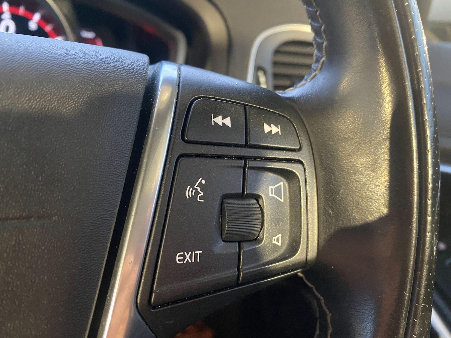 Used Volvo V40 2016 for sale - 77203775: Photo 28