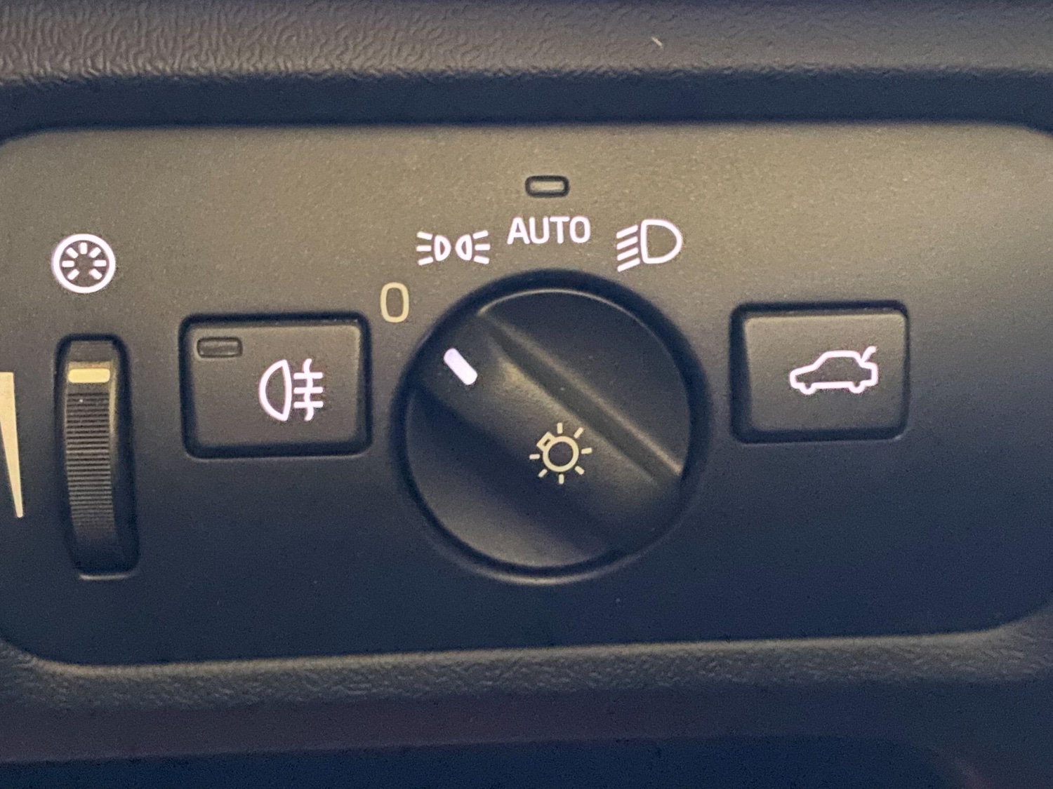 Used Volvo V40 2016 for sale - 77203775: Photo 32