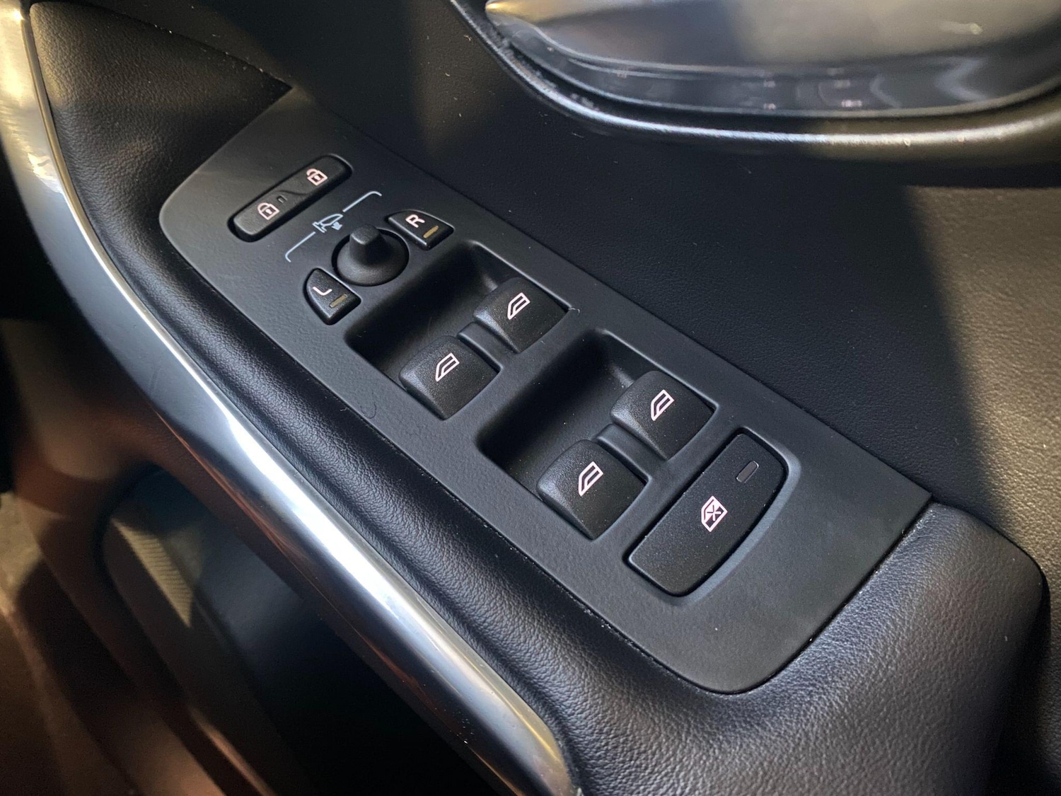 Used Volvo V40 2016 for sale - 77203775: Photo 33