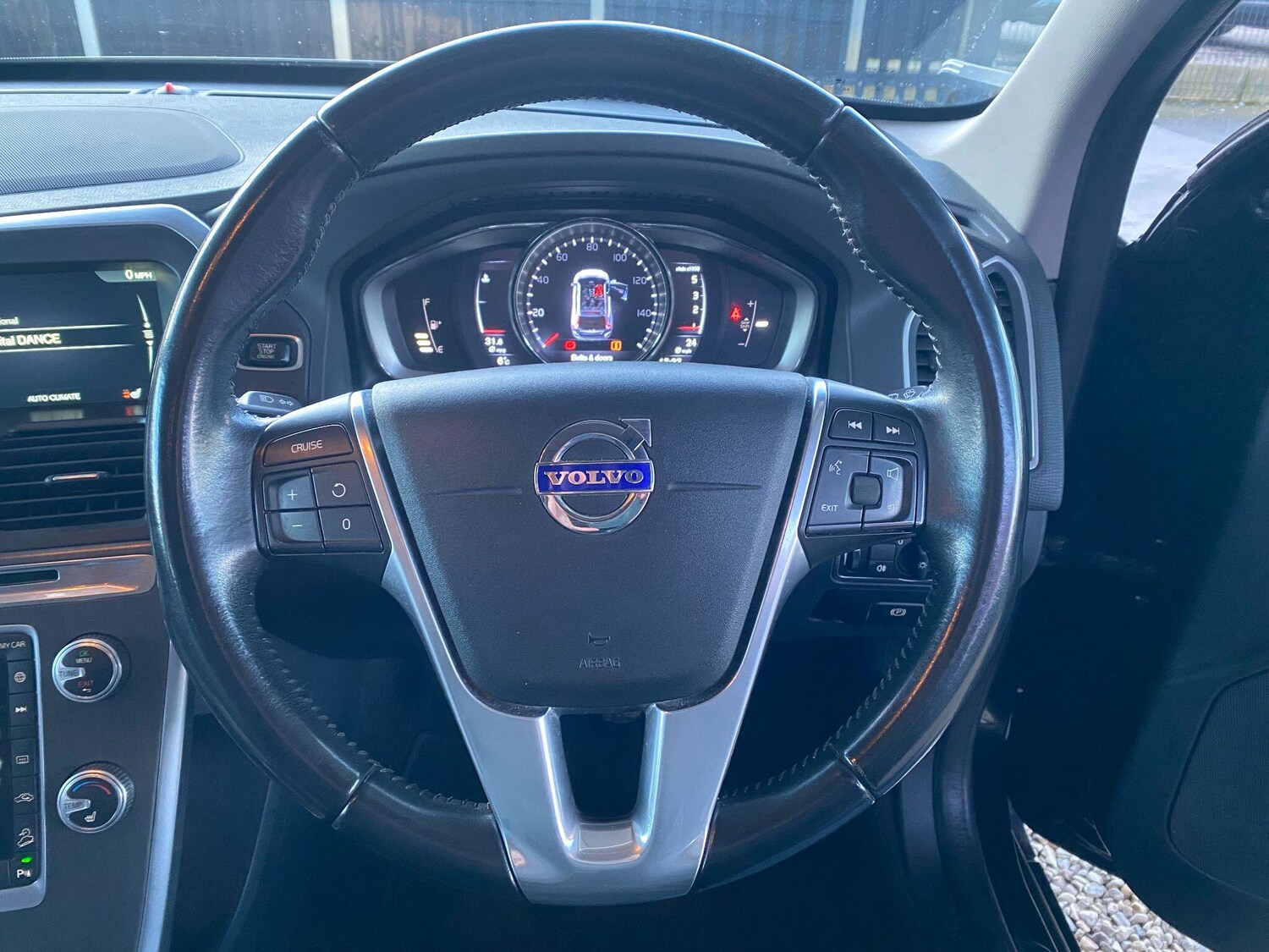 Used Volvo XC60 2015 for sale - 77549576: Photo 26