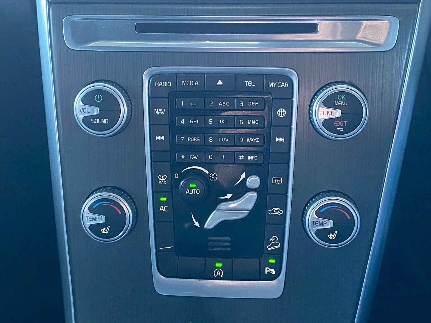 Used Volvo XC60 2015 for sale - 77549576: Photo 32