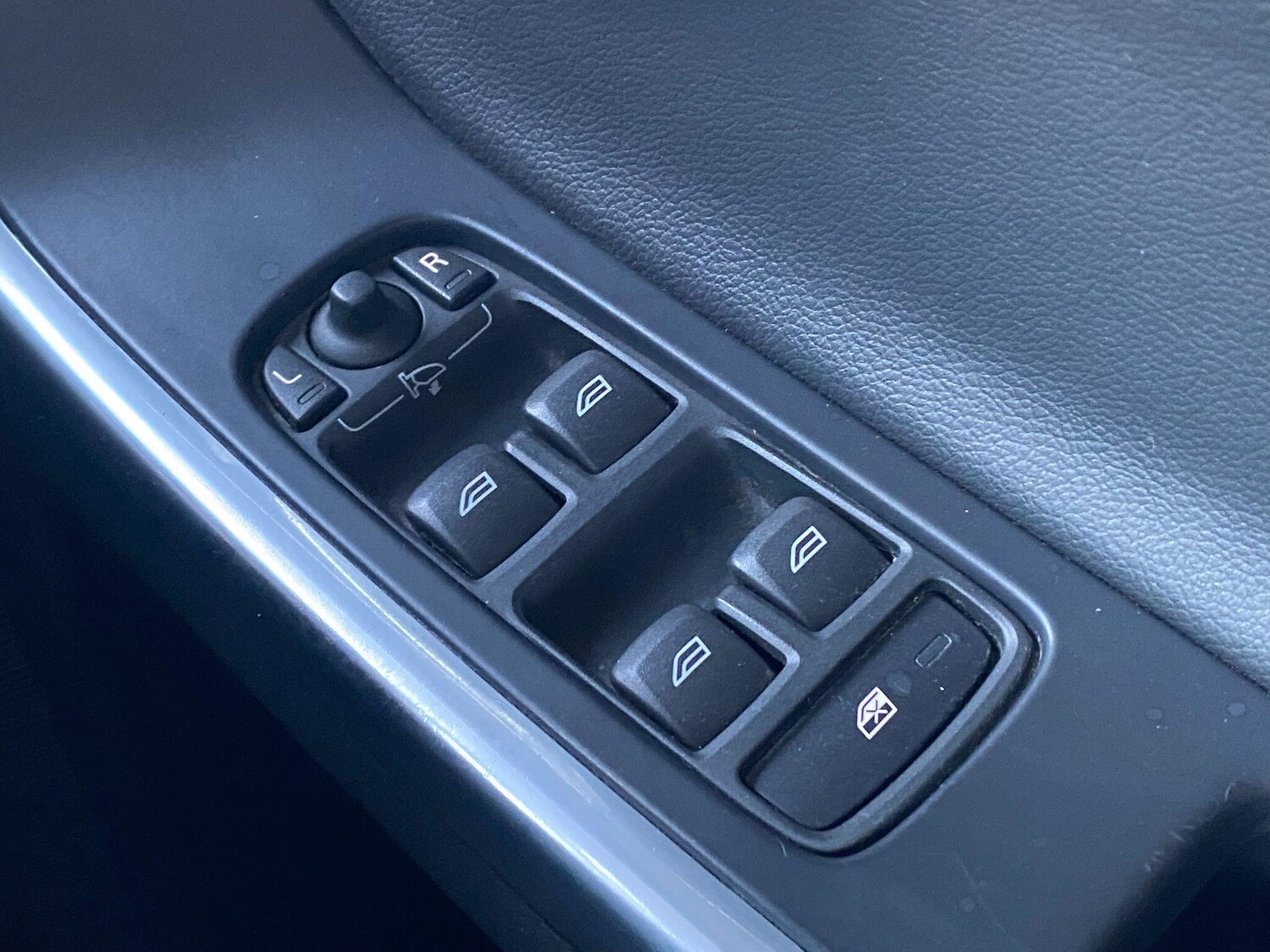 Used Volvo XC60 2015 for sale - 77549576: Photo 39