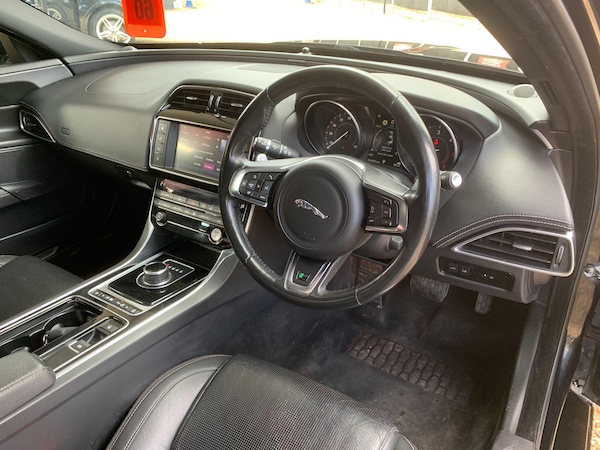Used Jaguar XE 2017 for sale - 76240009: Photo 33