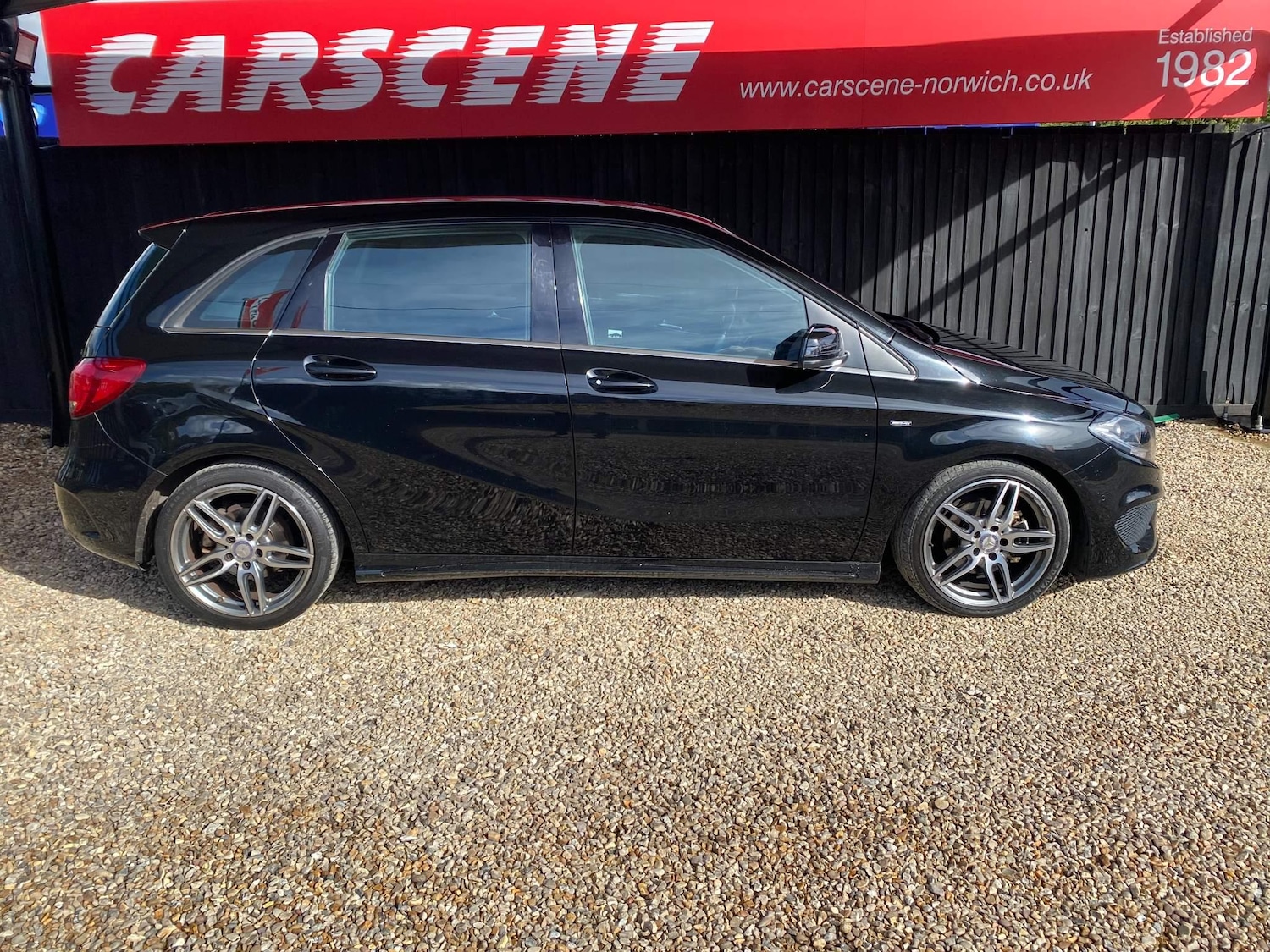 Used Mercedes-Benz B Class 2017 for sale - 76765951: Photo 2