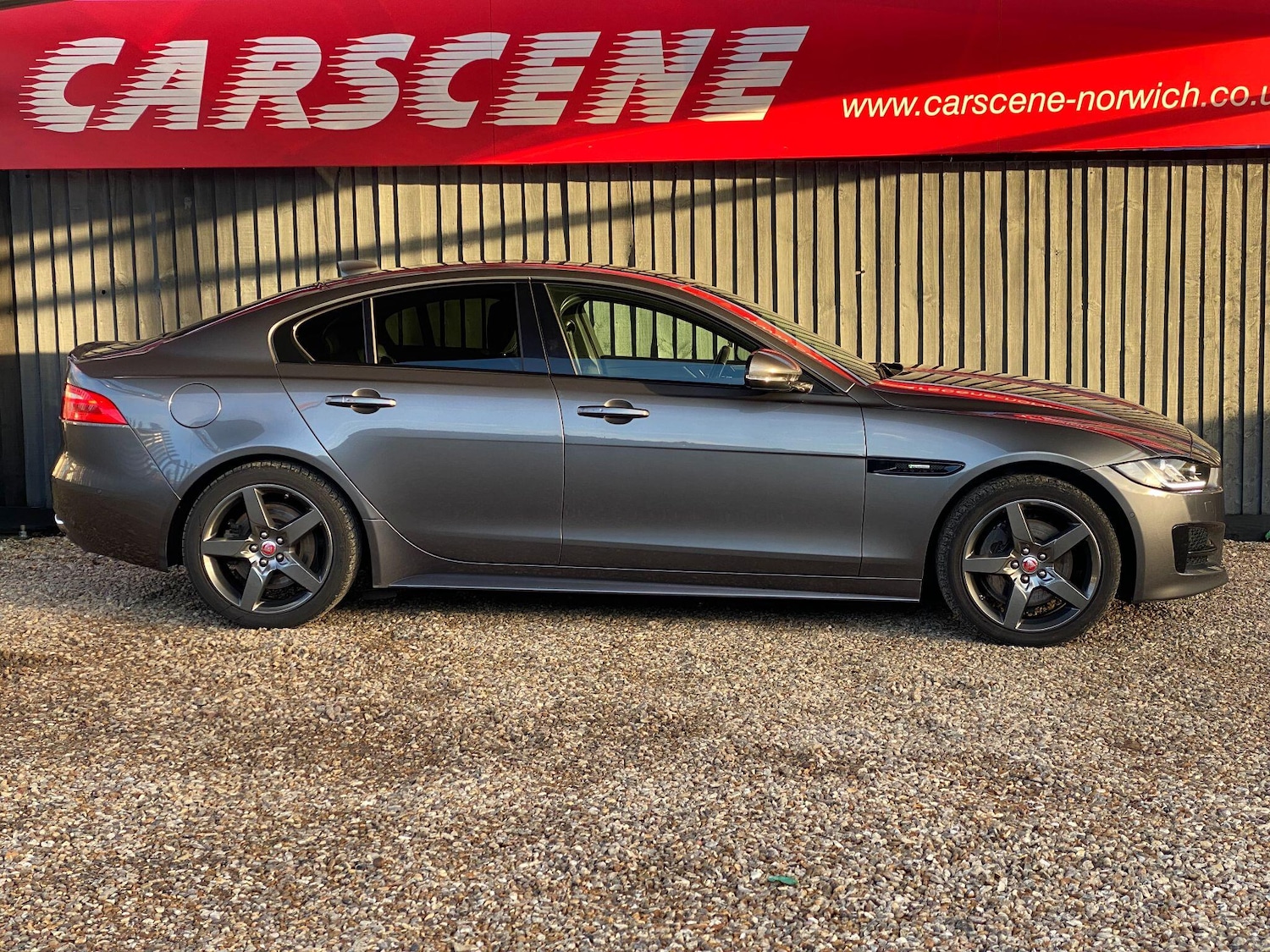 Used Jaguar XE 2017 for sale - 77203455: Photo 2