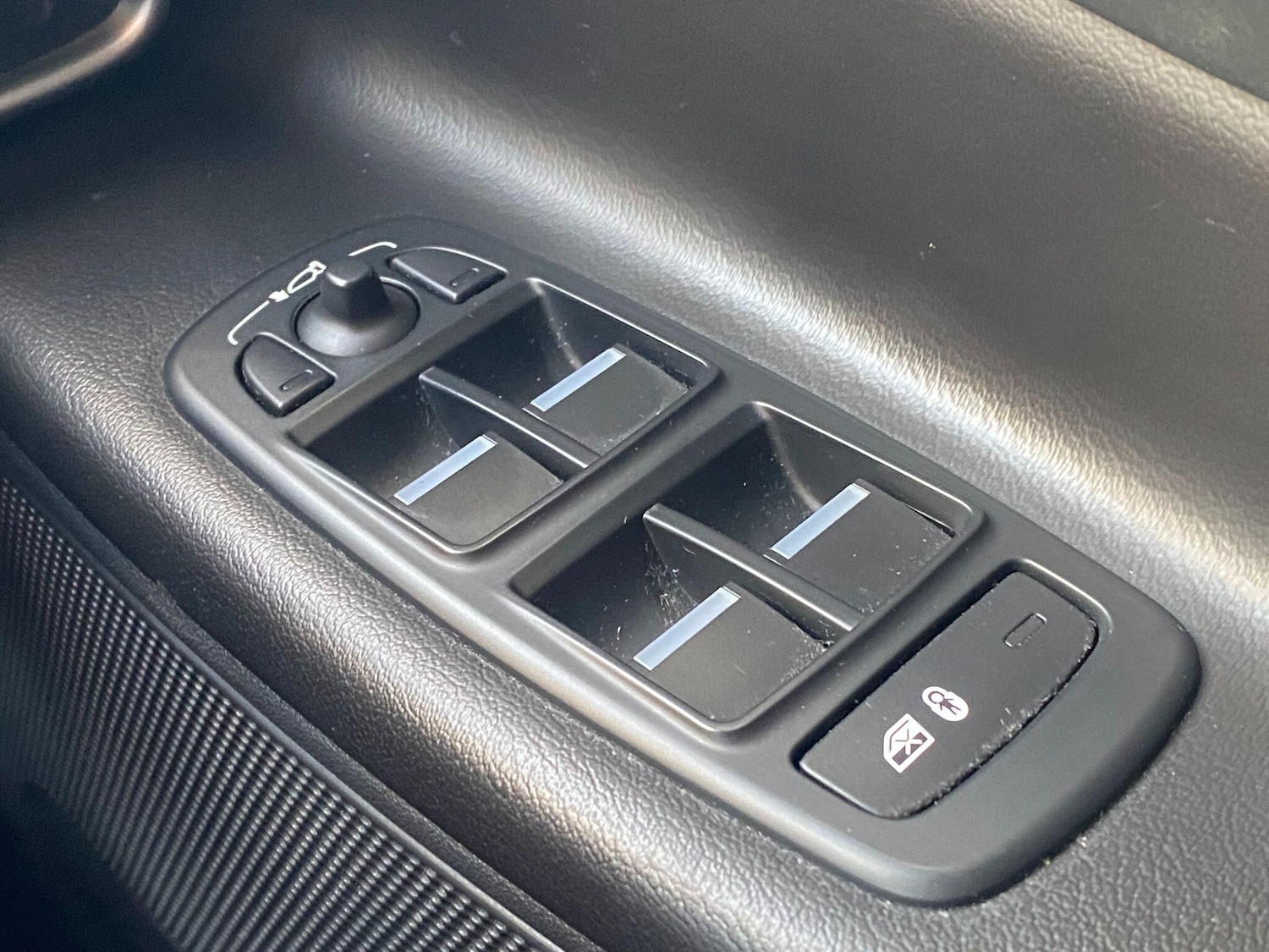 Used Jaguar XE 2017 for sale - 77203455: Photo 32