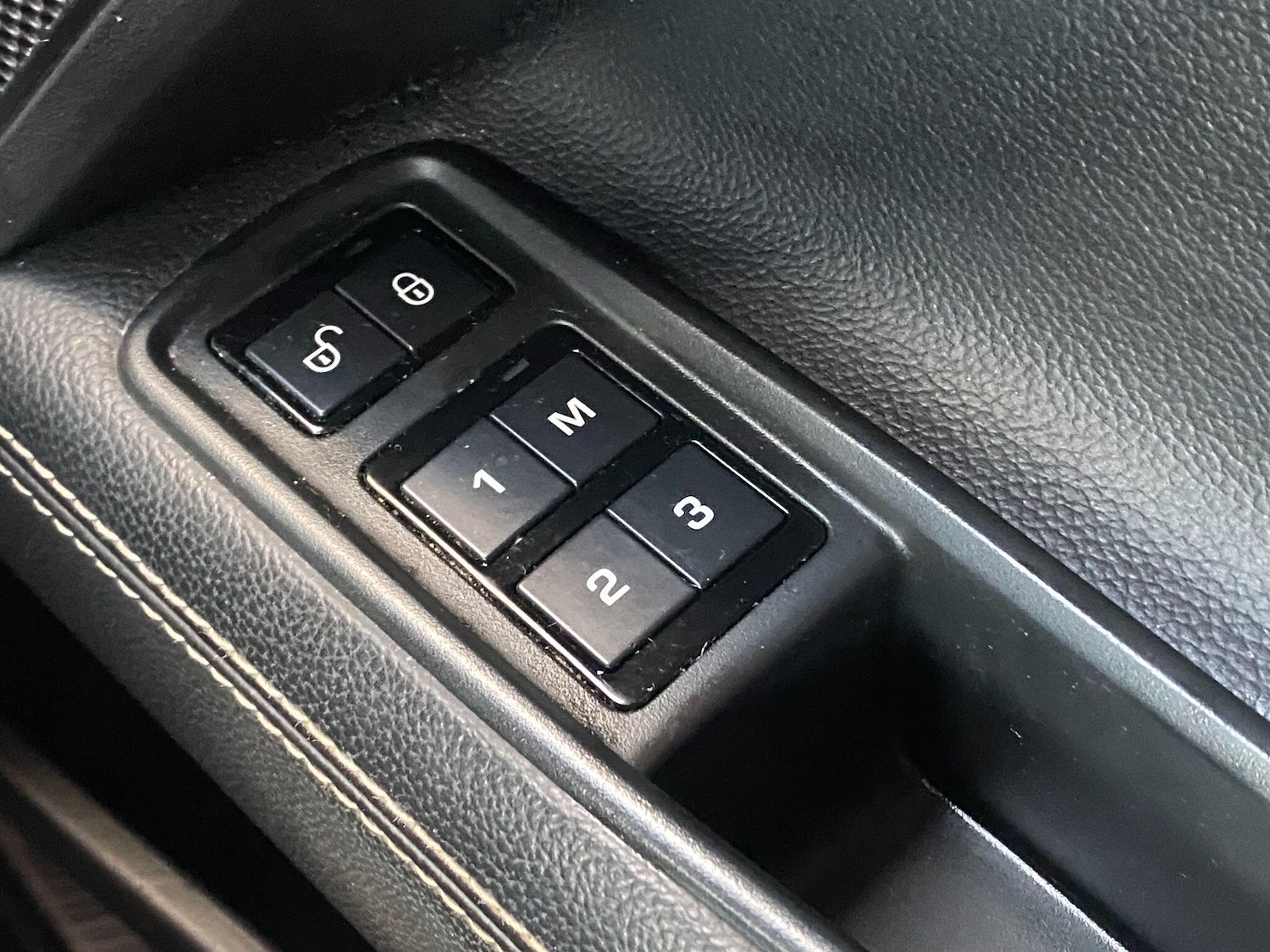 Used Jaguar XE 2017 for sale - 77203455: Photo 33