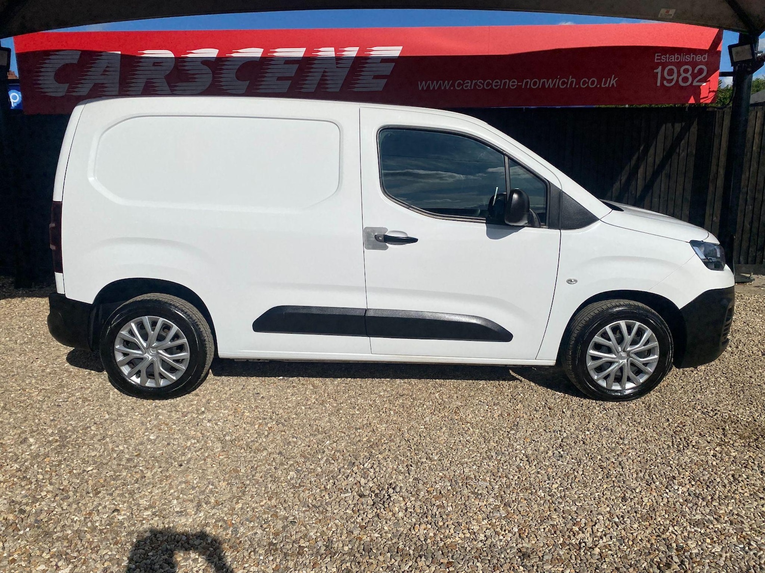 Used Citroen Berlingo 2020 for sale - 76179755: Photo 2