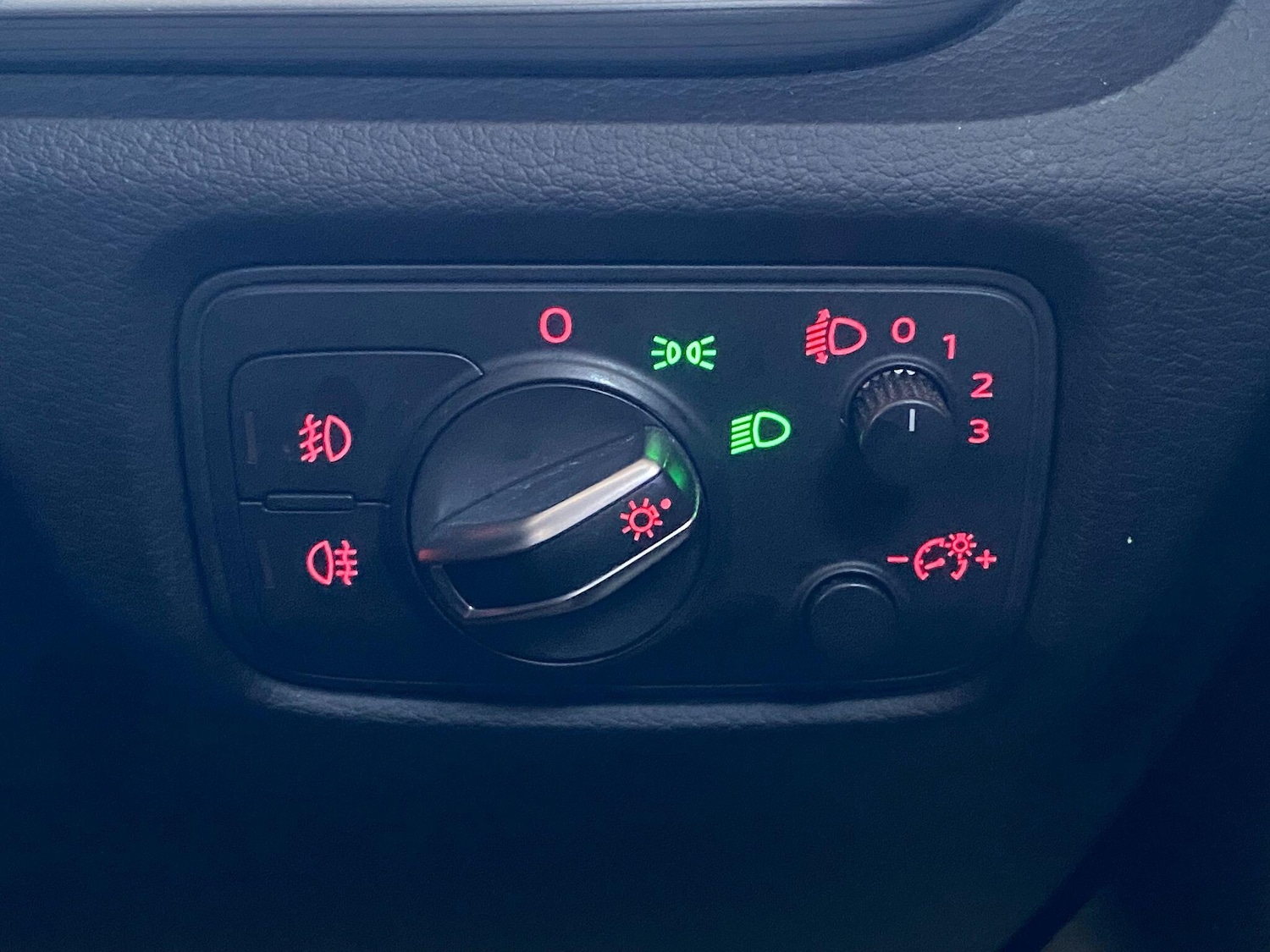 Used Audi A3 2015 for sale - 77016324: Photo 32