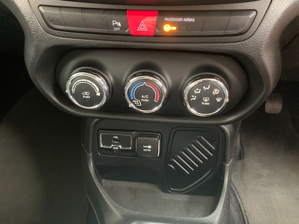 Used Jeep Renegade 2016 for sale - 76013223: Photo 28