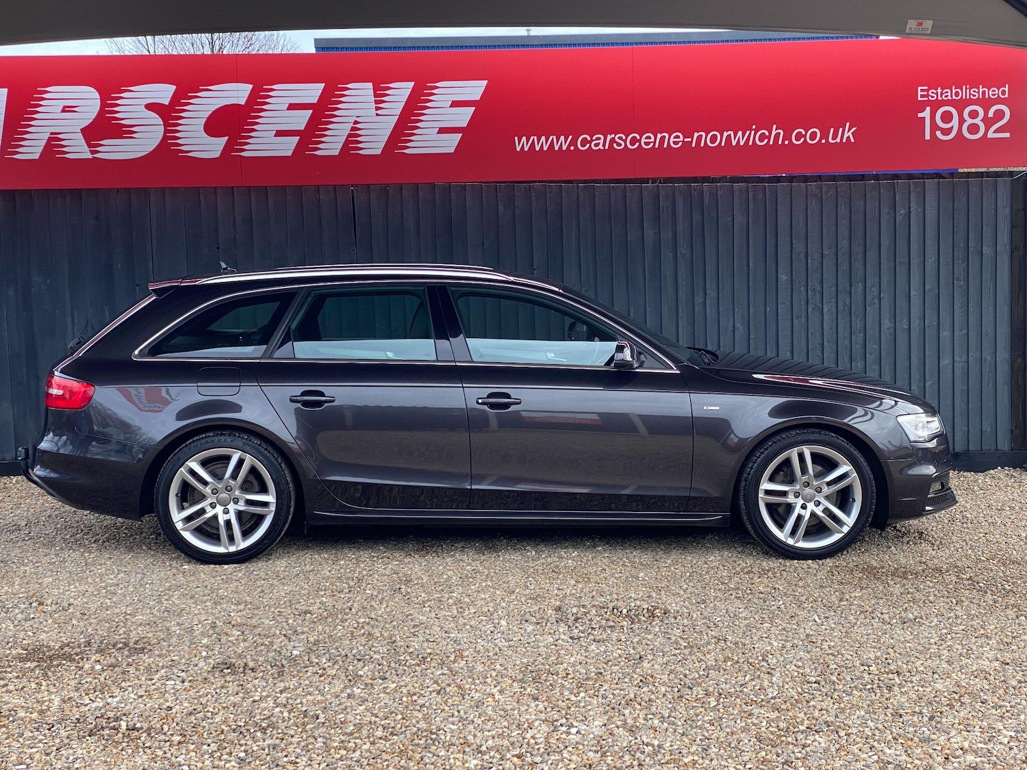Used Audi A4 Avant 2015 for sale - 76850249: Photo 2