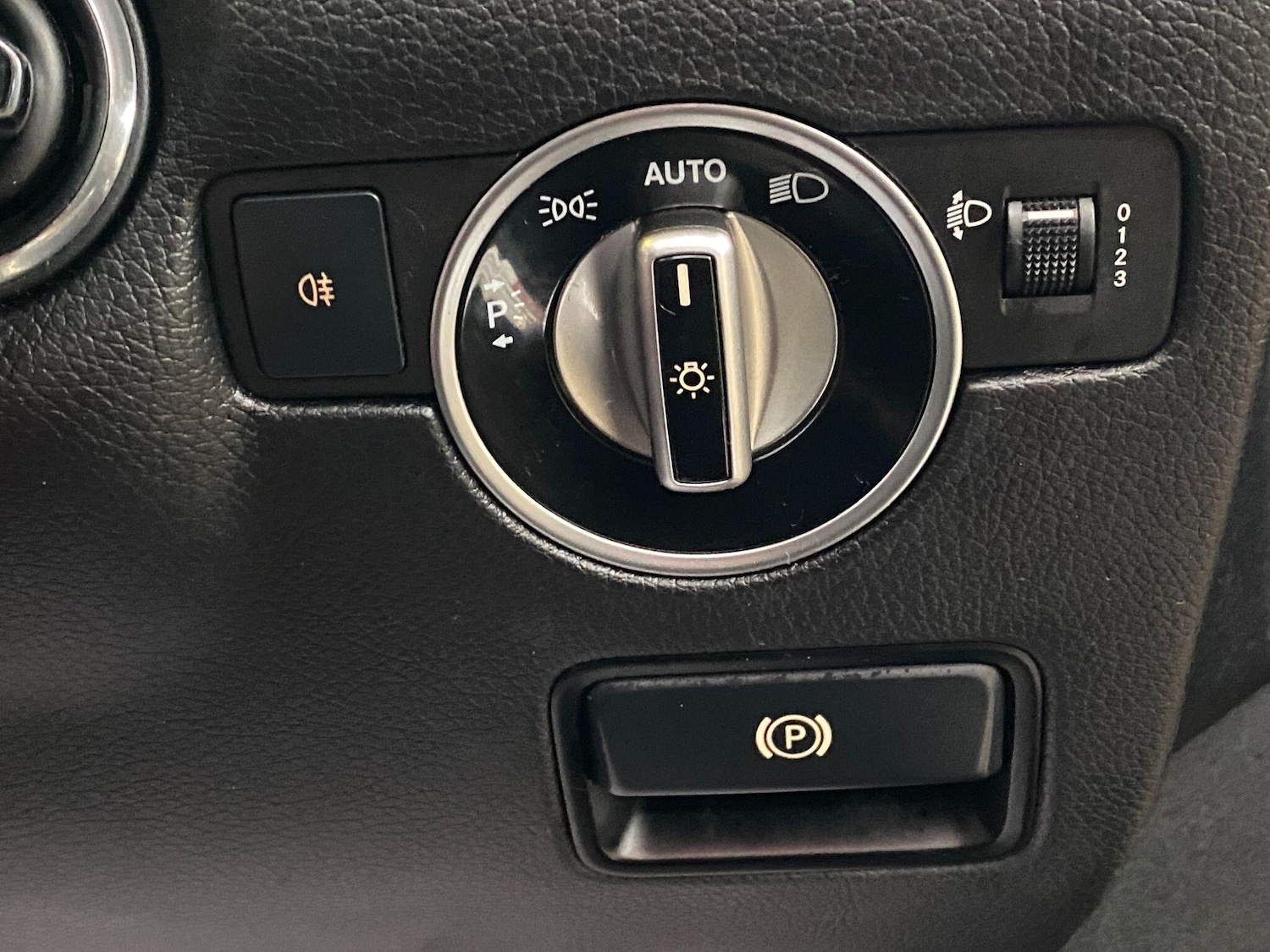 Used Mercedes-Benz SLK 2015 for sale - 77646398: Photo 34