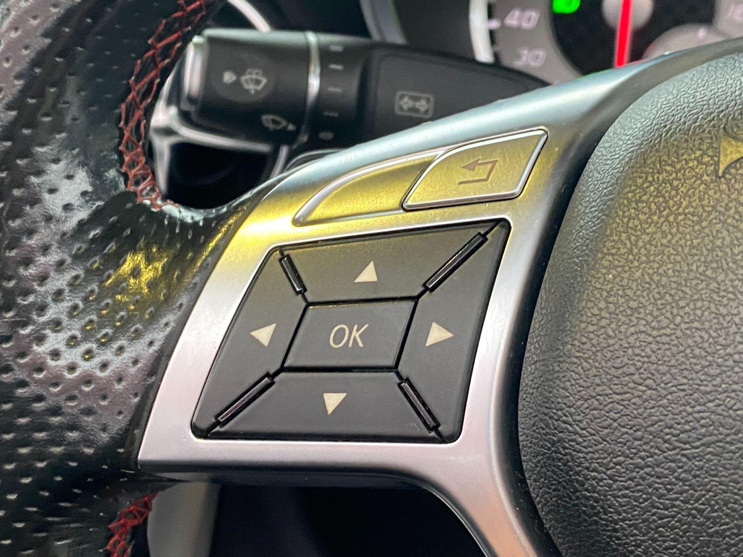 Used Mercedes-Benz SLK 2015 for sale - 77646398: Photo 35