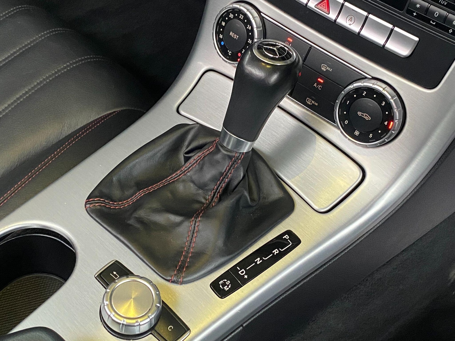 Used Mercedes-Benz SLK 2015 for sale - 77646398: Photo 40