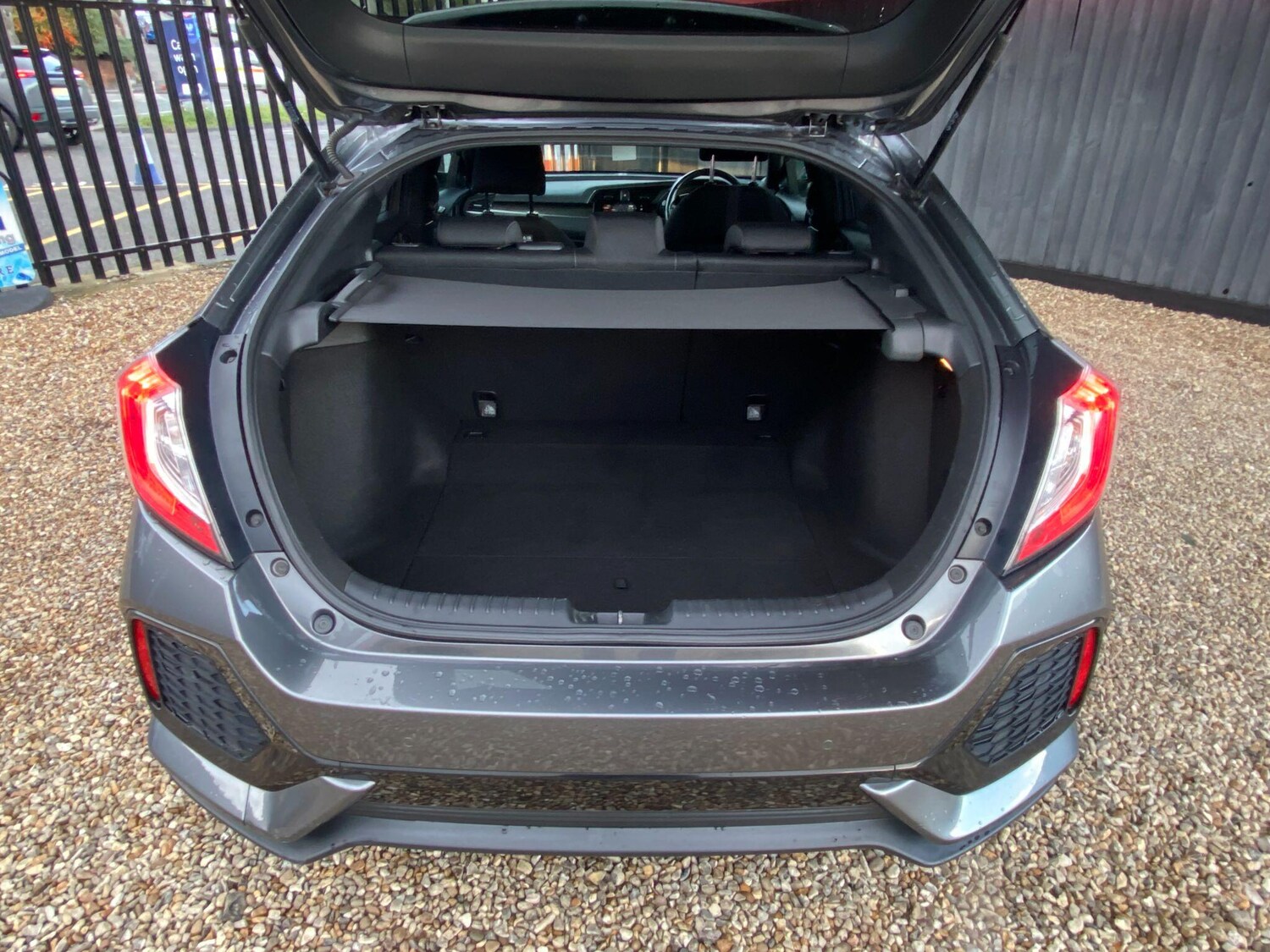 Used Honda Civic 2018 for sale - 76584444: Photo 11