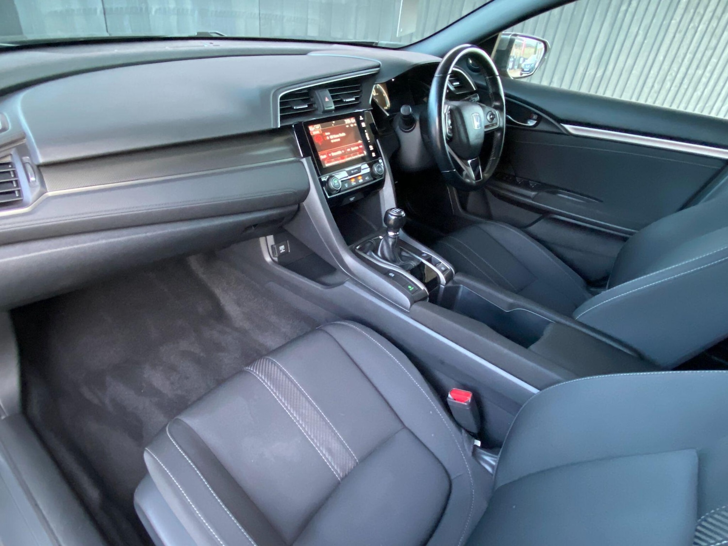 Used Honda Civic 2018 for sale - 76584444: Photo 32