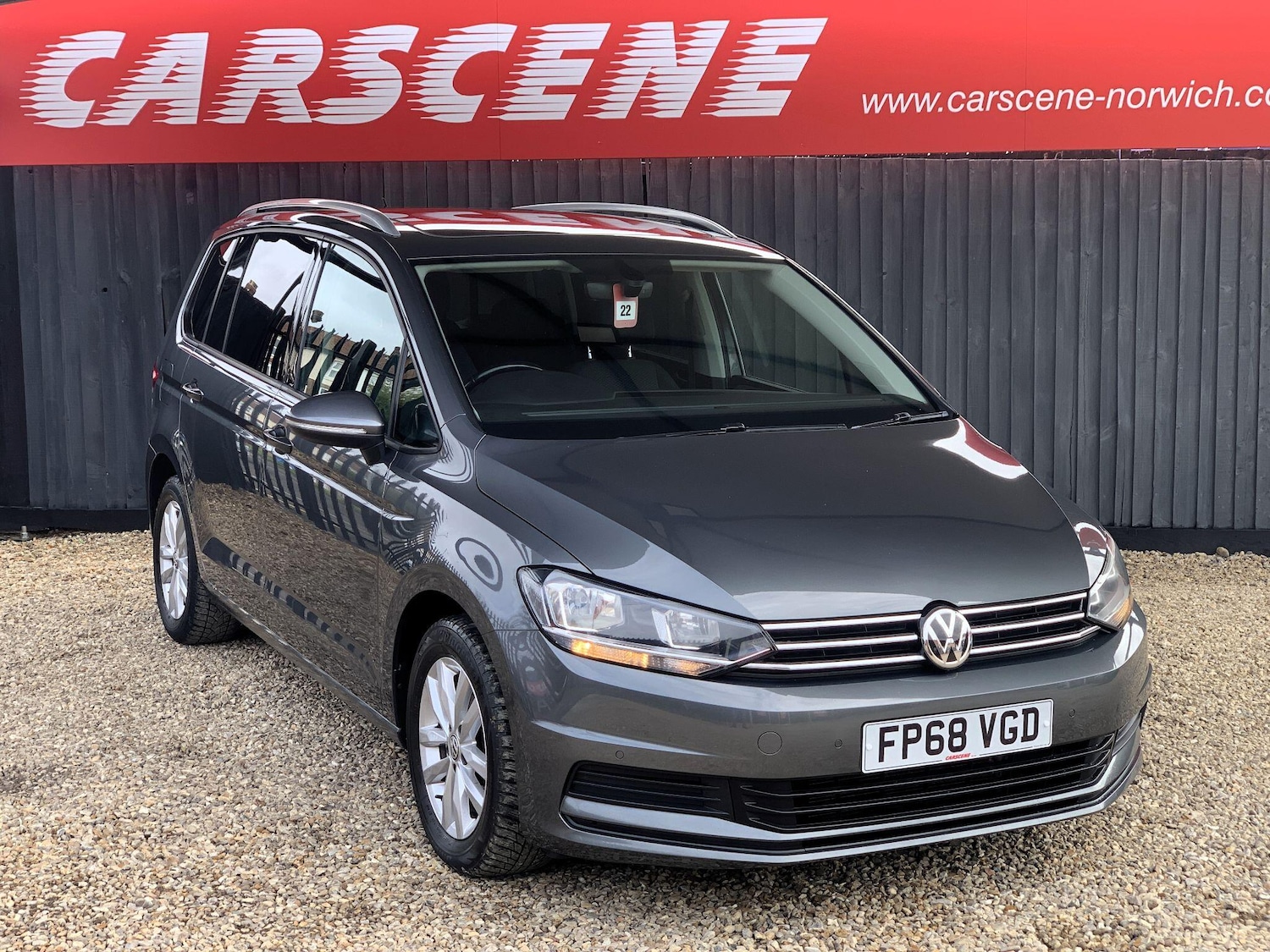 Used Volkswagen Touran 2018 for sale - 76307320: Photo 1