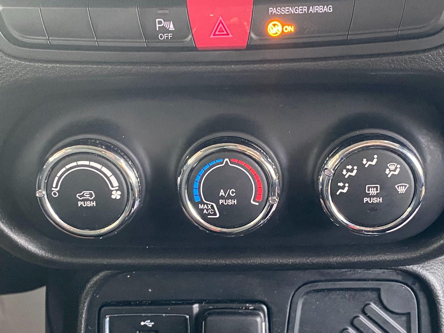 Used Jeep Renegade 2017 for sale - 76850436: Photo 41