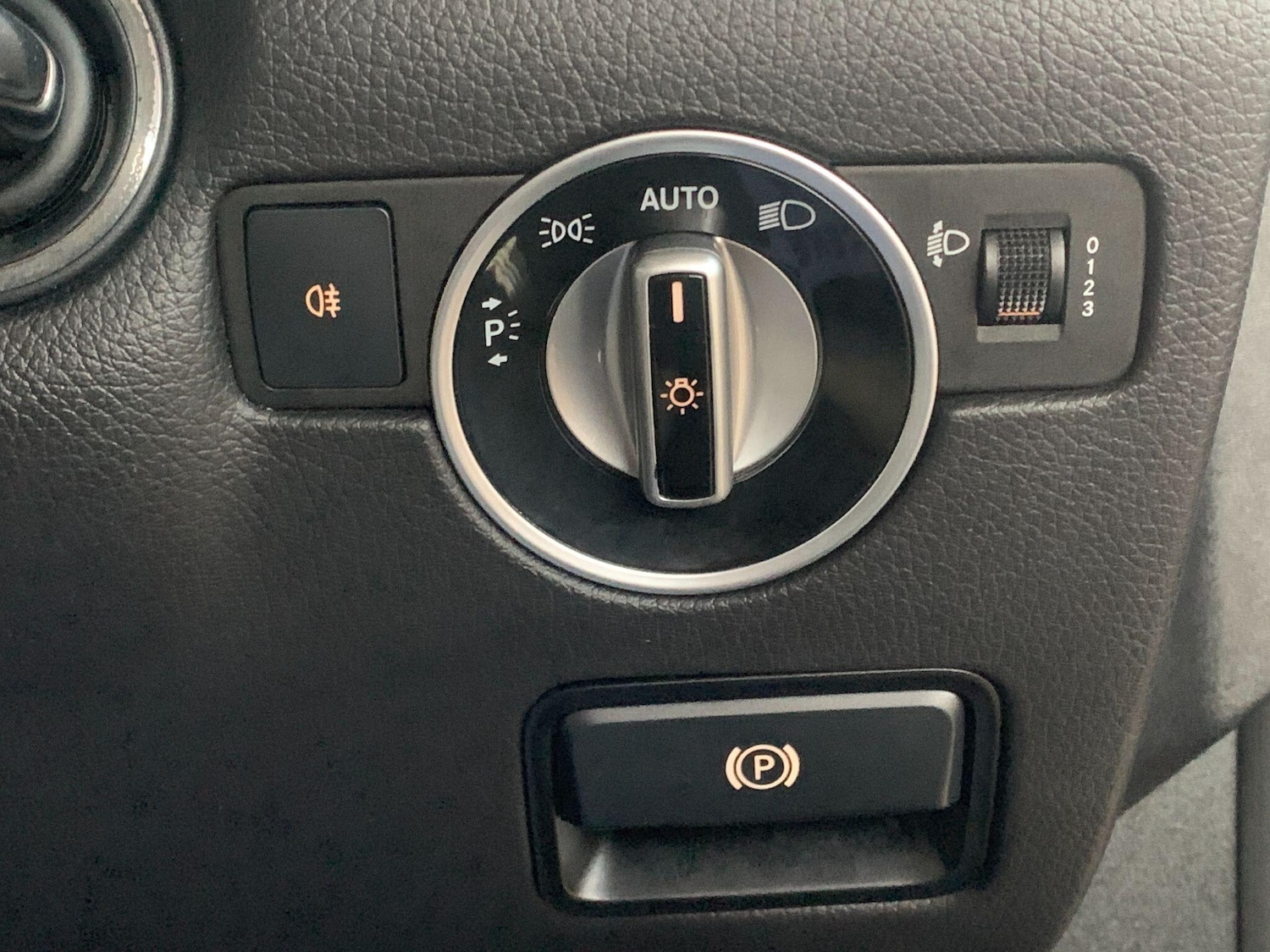 Used Mercedes-Benz SLK 2014 for sale - 76432409: Photo 28