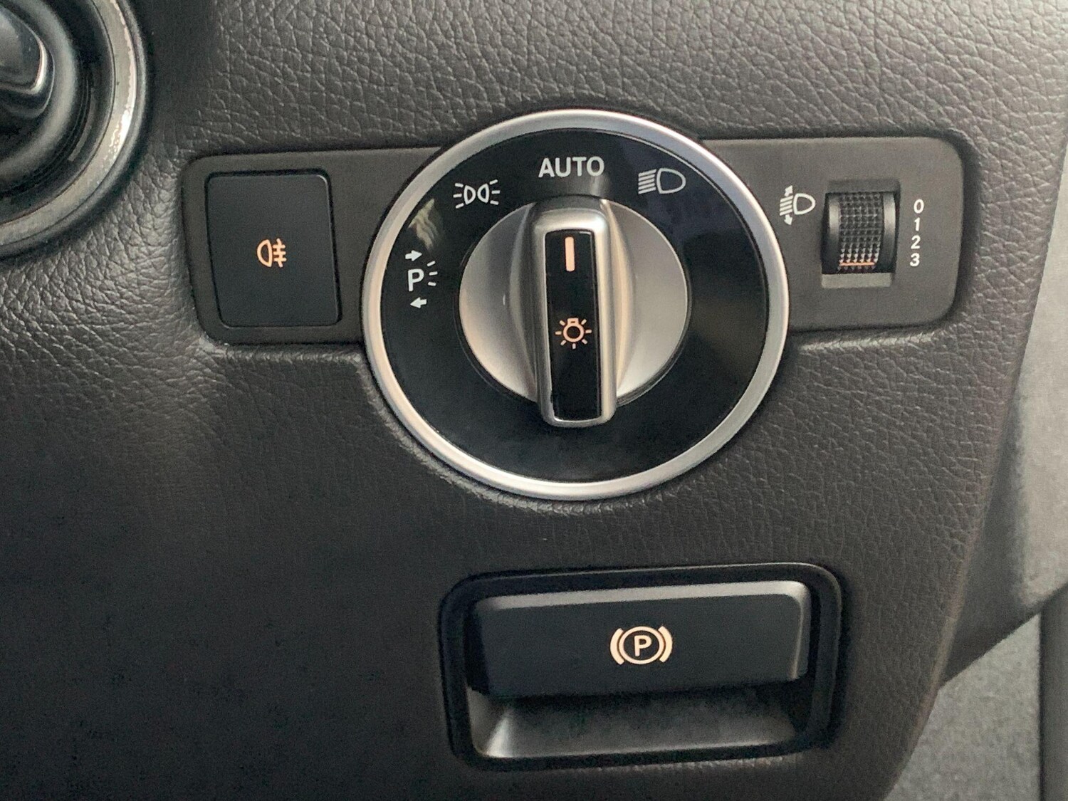 Used Mercedes-Benz SLK 2014 for sale - 76619617: Photo 28