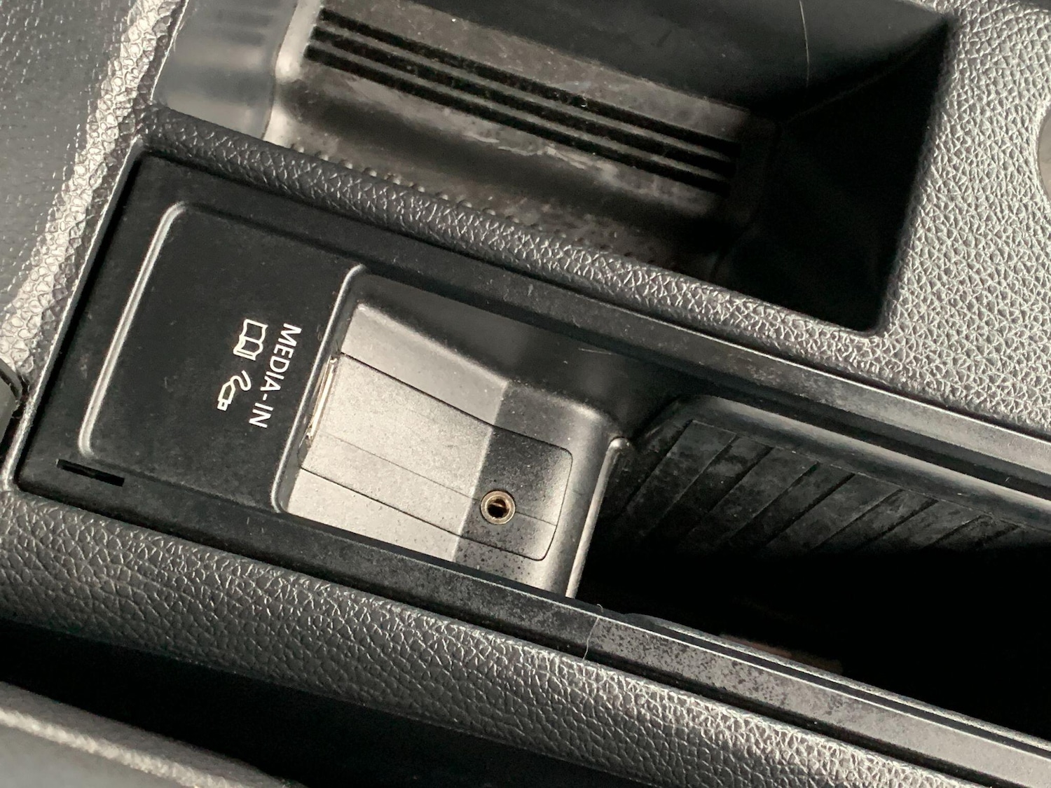 Used Volkswagen Scirocco 2015 for sale - 76409583: Photo 34