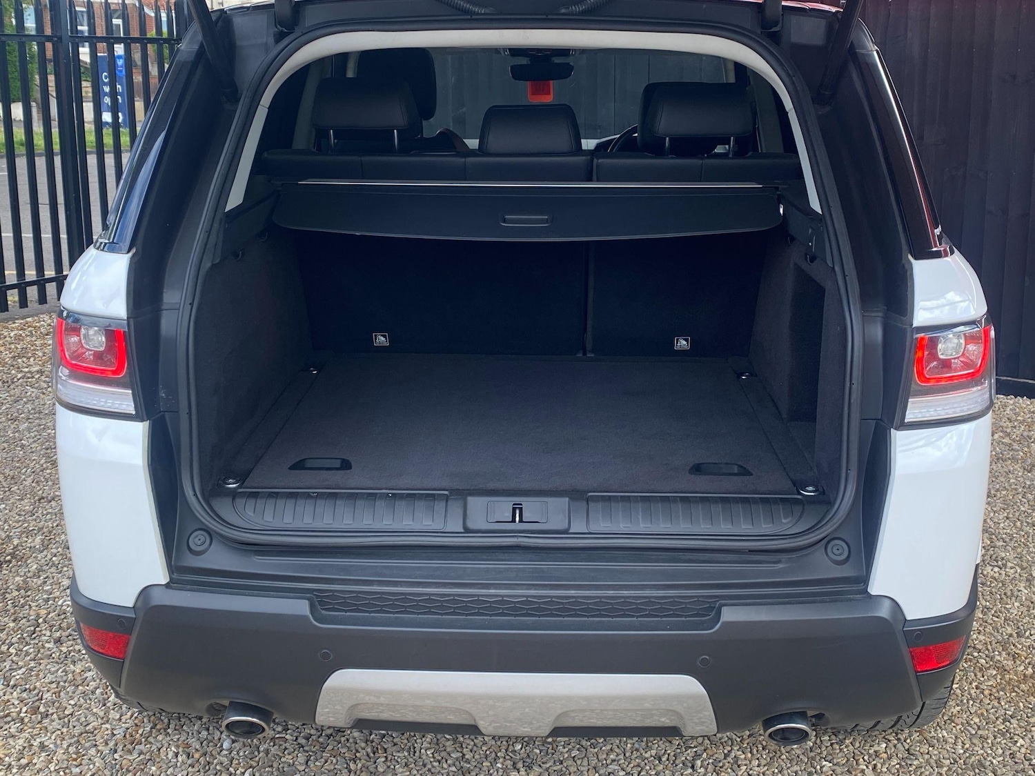 Used Land Rover Range Rover Sport 2017 for sale - 76753188: Photo 16